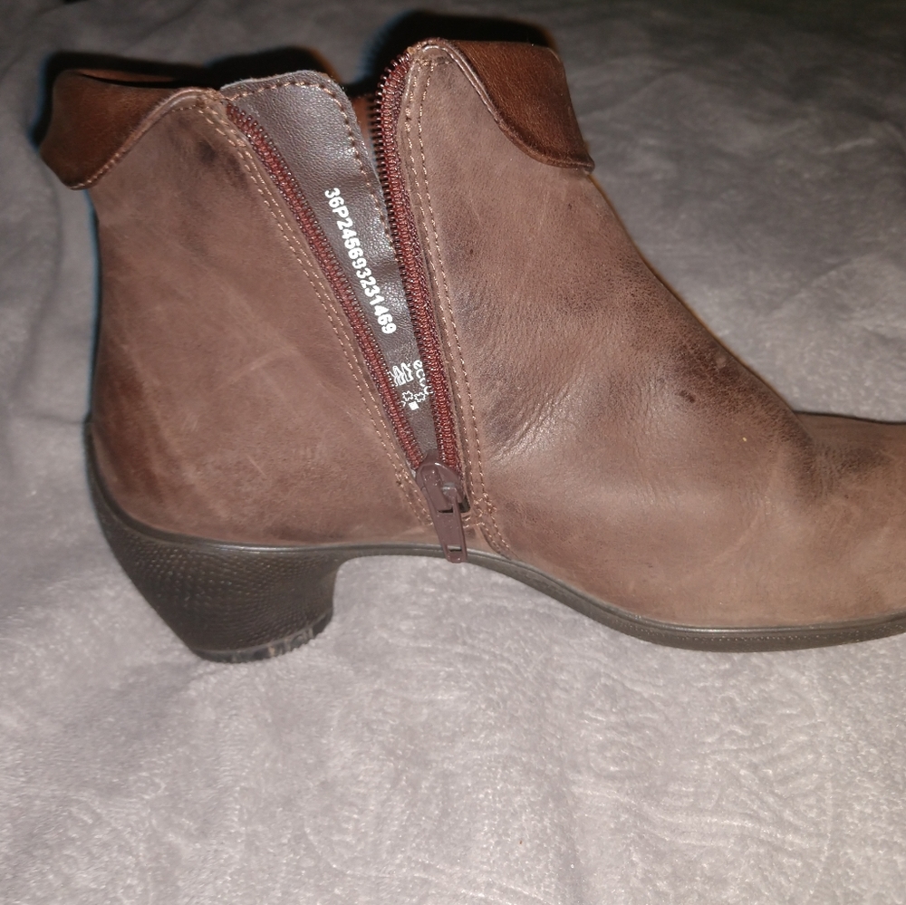 Ecco boots. - Picture 6 of 12